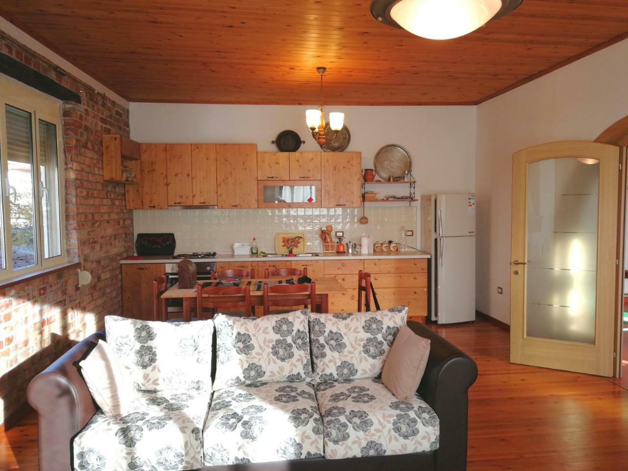 Castlehouse 3* Elbasan